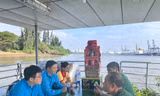 Thăm hỏi và tặng quà chiến sĩ các chốt, trạm biên phòng trên sông Sài Gòn