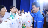 ‘Tết trọn niềm vui 2023’: Trao quà cho bà con khó khăn tỉnh Bà Rịa – Vũng Tàu