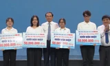 Thành Đoàn TP. HCM trao 138 suất học bổng 'Tiếp sức đến trường' năm 2023 cho tân sinh viên