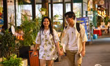 Các cặp đôi tình tứ bên nhau đêm Valentine