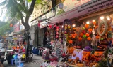 Phố bán đồ trang trí Halloween ở Sài Gòn vẫn im lìm trước ngày cận Lễ