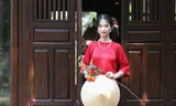 Bạn trẻ xung xính áo dài chụp ảnh ở các di tích lịch sử dịp Tết