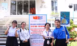 Bạn trẻ hiểu thêm về tình hữu nghị Việt Nam – Cu Ba qua triển lãm tranh áp phích cổ động 'Vì Việt Nam'