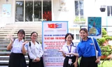 Bạn trẻ hiểu thêm về tình hữu nghị Việt Nam – Cu Ba qua triển lãm tranh áp phích cổ động 'Vì Việt Nam'