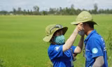 Những ‘bóng hồng áo xanh’ làm đường giúp dân tại Đồng Tháp