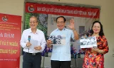 Cựu cán bộ Đoàn trao tặng những kỷ vật của một thời tuổi trẻ hào hùng
