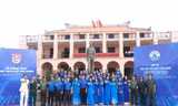 50 thí sinh Hội thi ‘Báo cáo viên giỏi toàn quốc lần IV’ dâng hương Chủ tịch Hồ Chí Minh