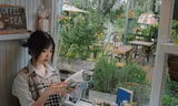 Nữ sinh hoang mang trước nạn quay lén, luật sư mách nước ứng phó