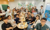 Sinh viên TP. HCM rủ nhau học ngoại ngữ tại quán cà phê