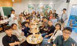 Sinh viên TP. HCM rủ nhau học ngoại ngữ tại quán cà phê