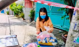 Trung tâm Quản lý KTX ĐHQG TP. HCM trao quà hỗ trợ sinh viên khó khăn 