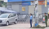 Hai đối tượng cầm vật giống súng cướp ngân hàng ở vùng ven TPHCM