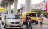 Từ 1/3 tất cả các đội CSGT giao thông nội thành Hà Nội triển khai xử phạt không lập biên bản giấy. Ảnh: Trọng Đảng