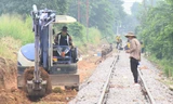 Bình Dương đang nâng cấp xây dựng tuyến đường sắt đoạn TP Dĩ An. Ảnh: H.C