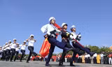 Cán bộ, chiến sĩ Trường Sa duyệt đội ngũ trên quần đảo, ngày 21/4/2023. Ảnh: NGUYỄN MINH