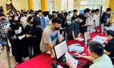 Thí sinh nộp học bạ xét tuyển vào Trường ĐH Kinh doanh và Công nghệ năm 2024 (Ảnh minh họa)
