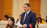 Bộ trưởng VHTT&DL Nguyễn Văn Hùng tại phiên giải trình. Ảnh: Như Ý