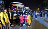 Công nhân, lao động ở Hà Nội được hỗ trợ đưa về quê đón Tết. Ảnh: PV