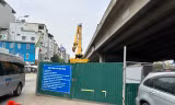 Lô cốt gây cản trở giao thông trên đường Nguyễn Xiển (Hà Nội)