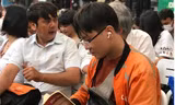 Chàng shipper hỏi nhà văn Marc Levy bằng tiếng Pháp: Nỗ lực cho ngày trở lại giảng đường