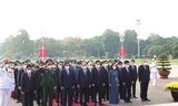 Lãnh đạo Đảng, Nhà nước và các đại biểu Quốc hội vào Lăng viếng Chủ tịch Hồ Chí Minh