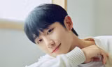 'Mỹ nam bạn trai tin đồn của Jisoo' lại 'hớp hồn' fan nữ với diện mạo CEO của một công ty mỹ phẩm