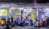 Nhiều hàng quán 'lờ' quy định phòng dịch, thản nhiên hoạt động sau 21 giờ 