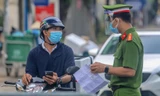 Hà Nội siết chặt lý do ra đường, nhiều phương tiện buộc 'quay xe'