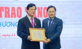 Trao Kỷ niệm chương 'Vì thế hệ trẻ' cho đồng chí Hà Ban