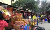 Đồ vàng mã được khách hàng lựa chọn nhiều nhất trong những ngày này. Ảnh: Đỗ Hợp