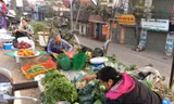 Giá rau xanh rớt giá so với trước Tết. Ảnh: Đ.H