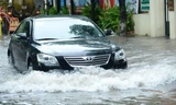 Những cách để tài xế tự 'giải cứu' khi đường ngập