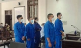 5 bị cáo nguyên là cán bộ công an, kiểm sát huyện Vũ Thư đã giúp Đường "Nhuệ" chạy án - Ảnh: Hoàng Long