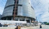 Cận cảnh cao ốc 'đắp chiếu', làm xấu bộ mặt trung tâm Sài Gòn