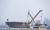 Vì sao đã hoàn thành cưỡng chế vẫn còn một tàu lênh đênh trên Hồ Tây?