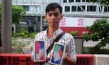 Trắng đêm xếp hàng ở Singapore chờ mua iPhone X