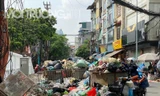 Rác ngập phường Yên Phụ vì công nhân Cty Minh Quân đình công năm 2020. Ảnh minh họa
