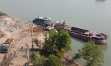 Bãi tập kết cát trái phép tại Gia Lâm: Nguy cơ cho nhà máy nước sạch sông Đuống