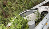 Liên tiếp tai nạn trên đèo Tam Đảo: Ô tô con lao qua hộ lan