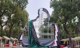 Biểu tượng bàn tay trên hồ Tây 'chạy' ra Công viên Thống Nhất lại bị gỡ bỏ