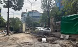 Cảnh xuống cấp, đổ nát trước khi cải tạo, hạ rào vỉa hè Công viên Tuổi trẻ 