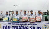 Vùng 2 Hải quân thăm, chúc Tết nhà giàn DK1 và huyện Côn Đảo