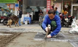 Lát đá vỉa hè Hà Nội: Lát mới chưa xong, đoạn cũ đã hỏng