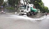 Sau 3 năm dừng, Hà Nội cho phép rửa đường trở lại những ngày nóng trên 40 độ C