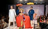 Người mẫu của Học viện Nghệ thuật Việt Nam (Viet Nam Art Academy) trình diễn áo dài tại chương trình.