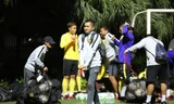 'Đột nhập' buổi tập của tuyển Malaysia ở Hà Nội trước chung kết
