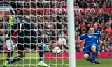 Trong ngày tiền đạo Wayne Rooney trở lại Old Trafford, Everton đã phải nhận kết cục buồn khi để M.U vùi dập bằng 4 bàn không gỡ. 