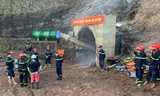Hình ảnh hiện trường vụ công nhân mắc kẹt trong đường hầm dài 200m ngập nước ở Điện Biên