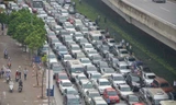 Hàng nghìn phương tiện "chôn chân" trên đường vì tắc nghẽn. Ảnh: Thanh Hà