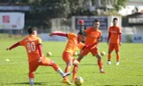 Các cầu thủ Việt Nam tập luyện chuẩn bị cho trận đấu gặp Myanmar